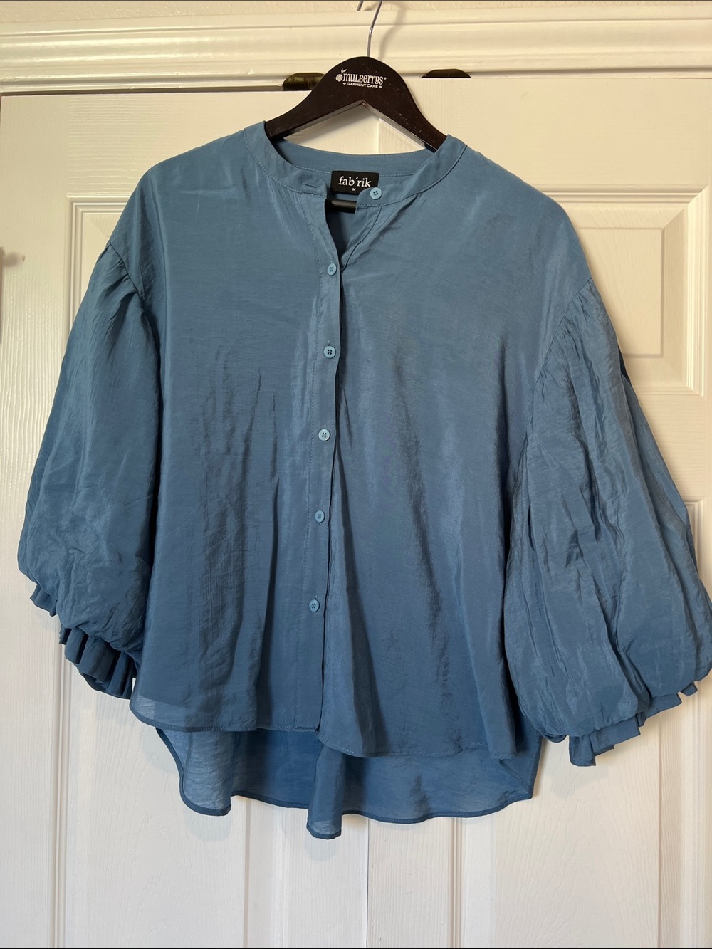 Fab’rik teal rayon button down. Balloon sleeve. Boxy fit. Size m.